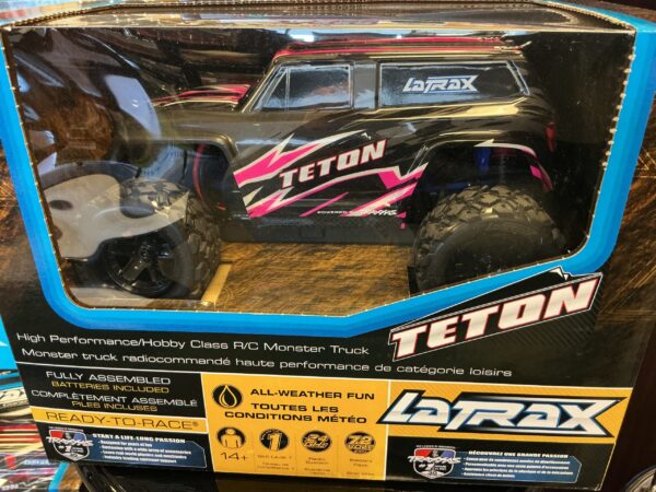 image-1002.jpg 76054-5 1/18 Latrax Teton Pink