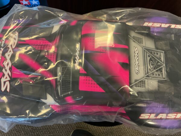 5851-PINK Body Slash 2WD PINK/PRPL CLIPLESS