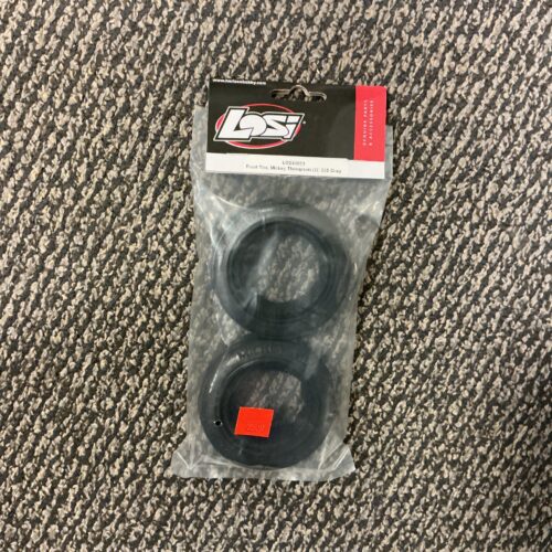 image-558.jpg Front tire Mickey Thompson