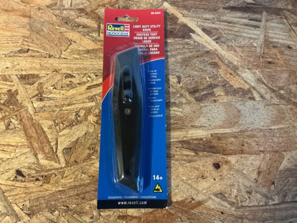 Light duty utility knife