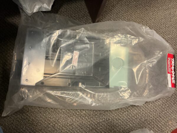 image-890.jpg Body late model clr. W/plastic